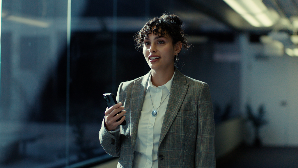 Giyilebilir Yapay Zeka Cihazı Omi