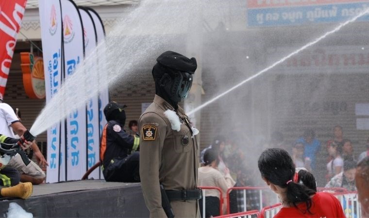 Tayland, İlk Yapay Zeka Destekli Polis Robotunu Tanıttı