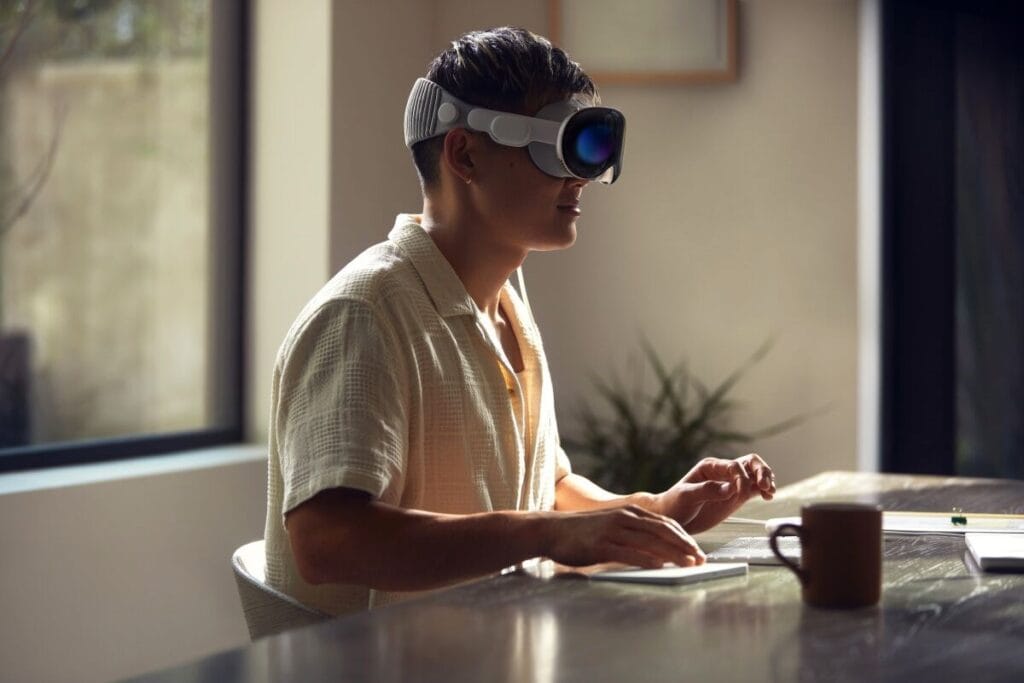 Apple Vision Pro Devrimi'ni anlatan bir insan görseli