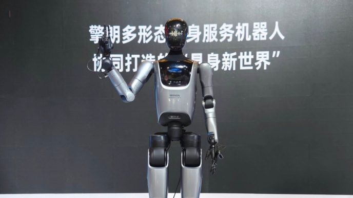 Keenon XMAN-F1 İki ayaklı insansı robotu