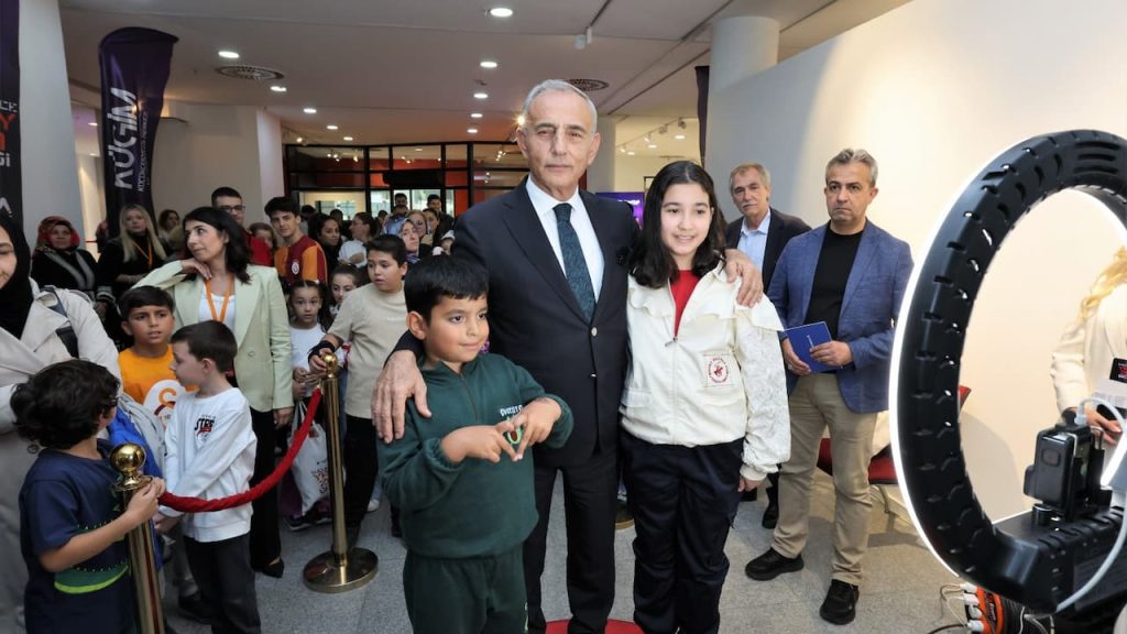 Kügim ve Masqot iş birliği ile gerçekleşen Yapay Zeka Şenliği 2025 görselleri